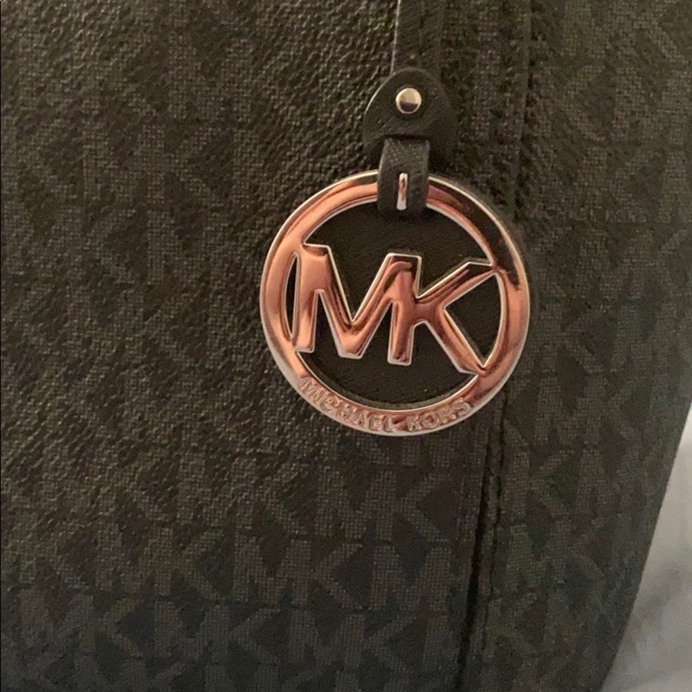 MK Purse - Picture 2 of 5